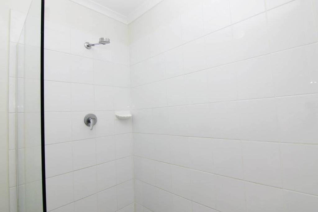 Crossroads Hotel Lae Omili Habitación foto